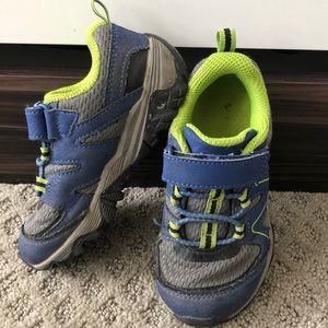 Merrell Kid Hiking Shoes sz 9